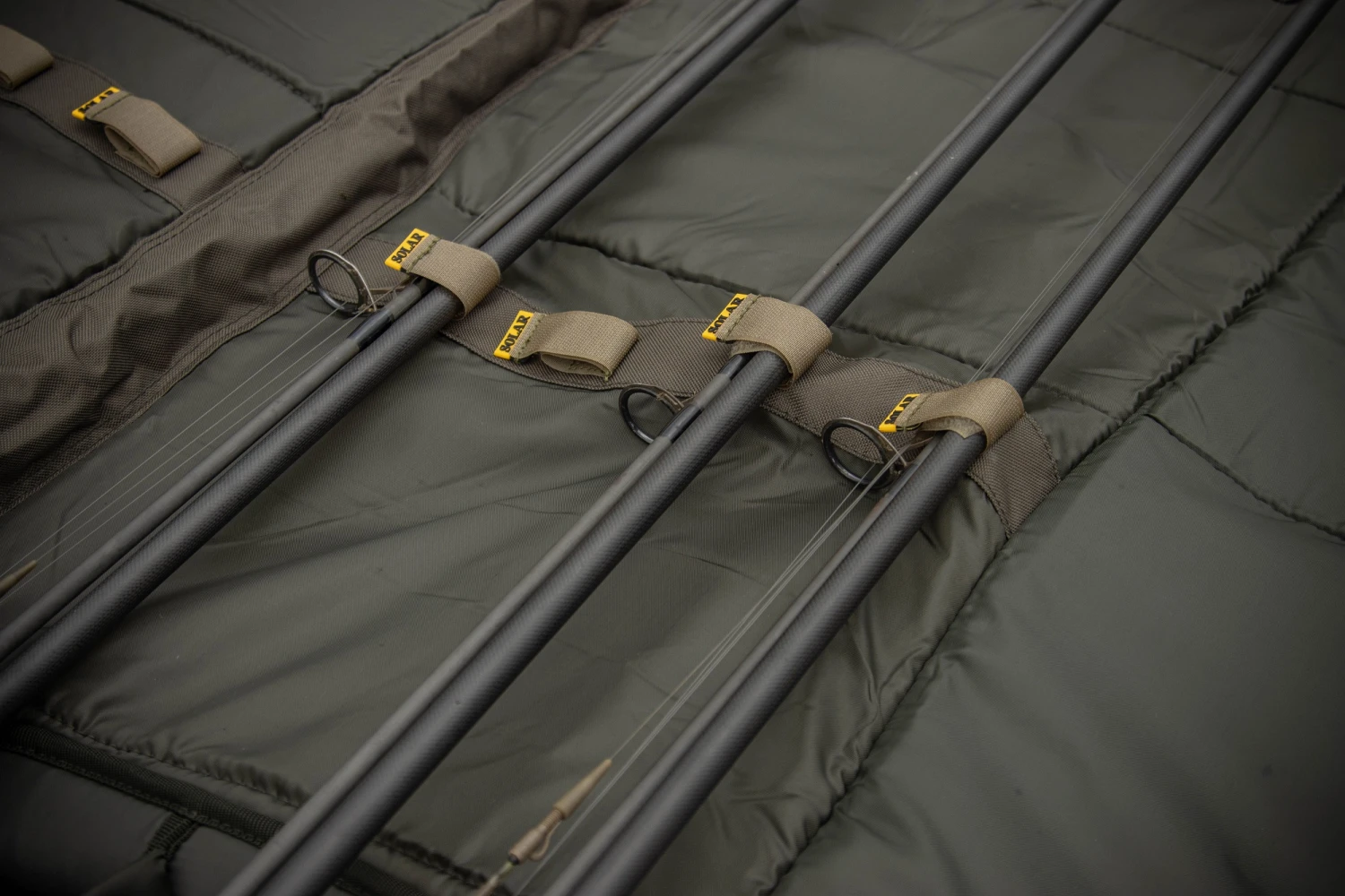 Solar Undercover Green Rod Holdall 4 Rod 13ft 1 Solar Undercover Green Rod Holdall 4 Rod 13ft